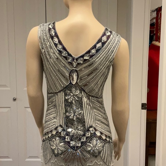 NWT Uijiu Women’s Silver 1920s Reproduction Dress Size XS - Picture 9 of 11